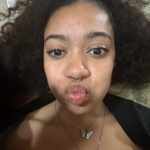 Meet your Posher, Amira